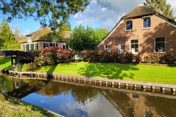 En guidad dagsutflykt till Giethoorn från Amsterdam, med kanalkryssning genom en charmig holländsk by, foto 15 | wizardtrip
