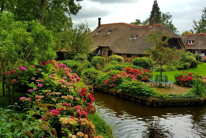 Excursion guidée d'une journée à Giethoorn et aux moulins de Zaanse Schans depuis Amsterdam | wizardtrip
