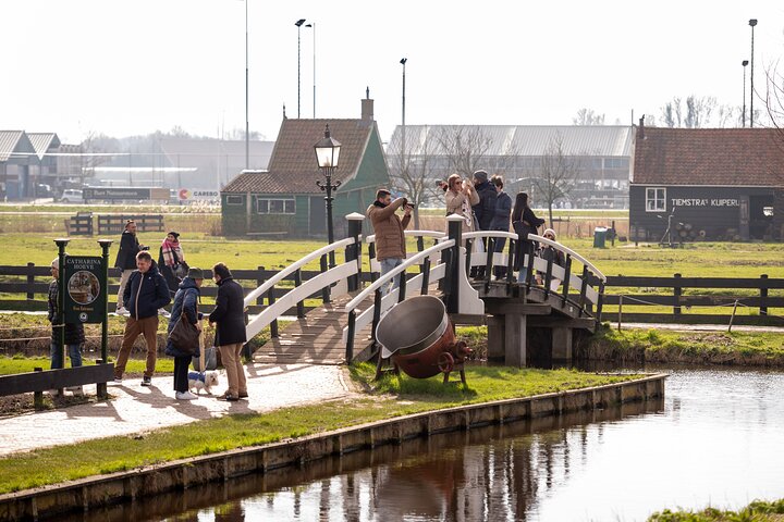 Dagtocht vanuit Amsterdam naar Zaanse Schans windmolens en Giethoorn grachten, foto 8 | wizardtrip