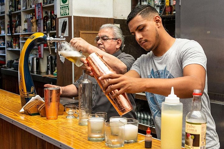 Lima food tour in Barranco tasting Peruvian dishes and drinks, photo 11 | wizardtrip
