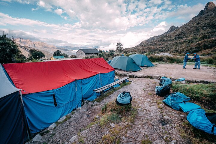 Vandre Inkastien til Machu Picchu, Peru, med gamle ruiner, bjerglandskaber og togrejser, foto 11 | wizardtrip