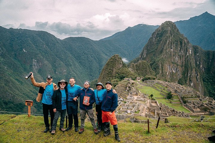 Trekking pelos Andes até Machu Picchu, com paisagens montanhosas deslumbrantes e ruínas antigas, foto 29 | wizardtrip