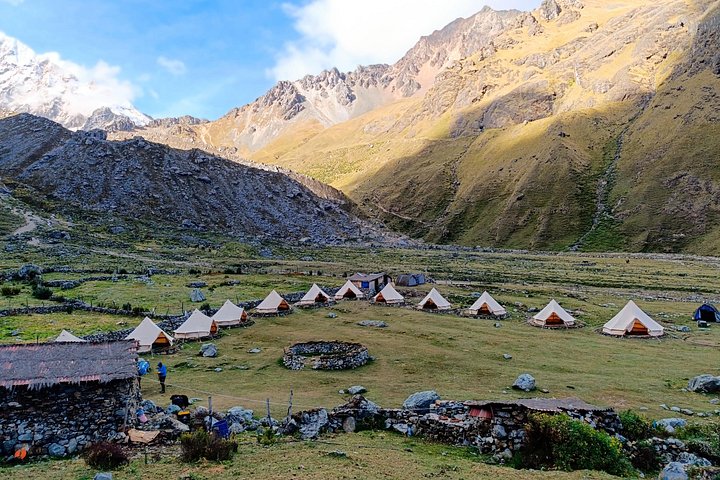 Trekking pelos Andes até Machu Picchu, com paisagens montanhosas deslumbrantes e ruínas antigas, foto 31 | wizardtrip