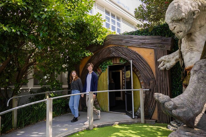 Behind-the-scenes tour of Wētā Workshop in Wellington, showcasing movie props and creatures, photo 10 | wizardtrip