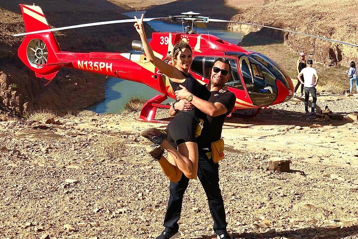 Luxe helikoptertour naar de Grand Canyon West Rim vanuit Las Vegas met champagne picknick, foto 8 | wizardtrip