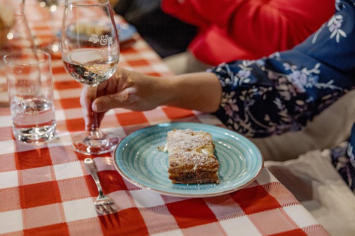 Wine tasting and traditional Hungarian meal in the Etyek wine region near Budapest, photo 22 | wizardtrip