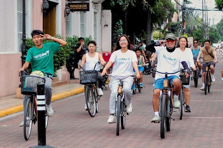 フィリピン、マニラの歴史的な城壁都市イントラムロスを巡るガイド付き竹製自転車ツアー、写真9 | wizardtrip