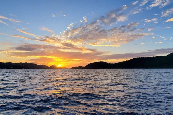 Sunset cocktail cruise on a yacht in St. Thomas, US Virgin Islands, photo 8 | wizardtrip