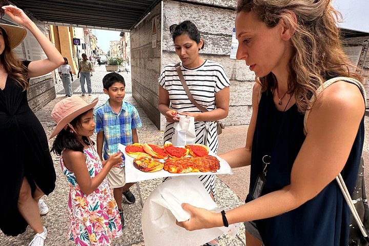 Food and wine walking tour in Verona, Italy, exploring local delicacies and hidden streets, photo 8 | wizardtrip