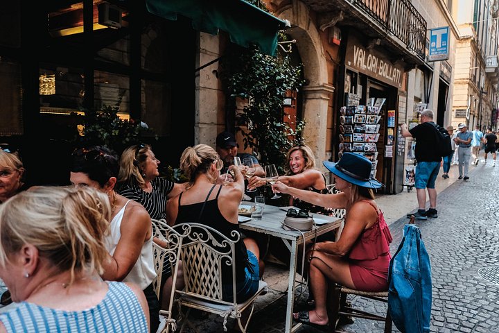 Food and wine walking tour in Verona, Italy, exploring local delicacies and hidden streets, photo 10 | wizardtrip