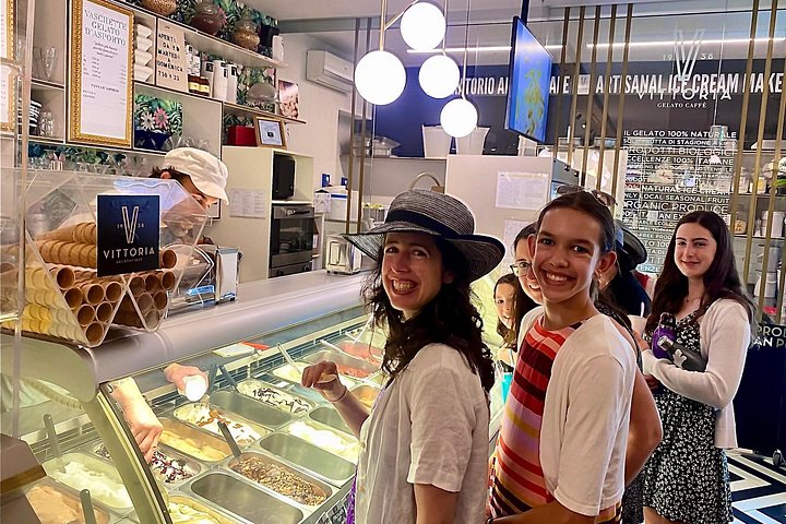 Food and wine walking tour in Verona, Italy, exploring local delicacies and hidden streets, photo 14 | wizardtrip