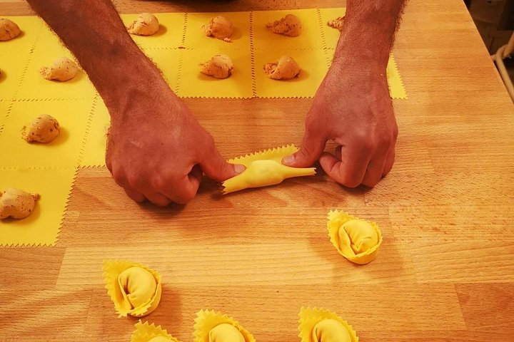 Food and wine walking tour in Verona, Italy, exploring local delicacies and hidden streets, photo 16 | wizardtrip