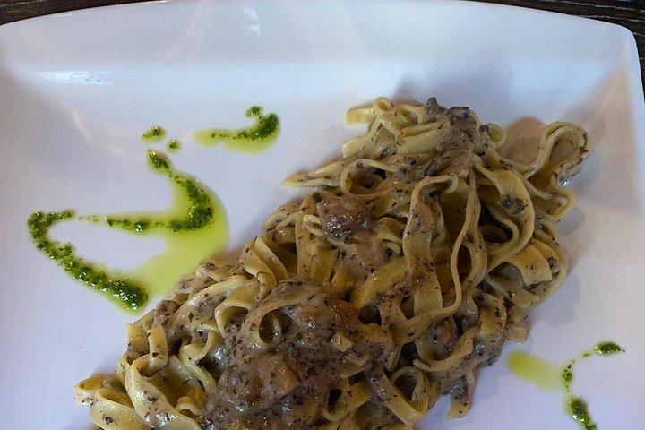 Food and wine walking tour in Verona, Italy, exploring local delicacies and hidden streets, photo 28 | wizardtrip
