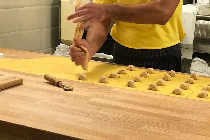 Food and wine walking tour in Verona, Italy, exploring local delicacies and hidden streets, photo 30 | wizardtrip