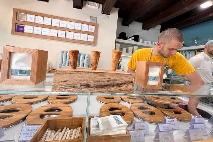 Food and wine walking tour in Verona, Italy, exploring local delicacies and hidden streets, photo 38 | wizardtrip