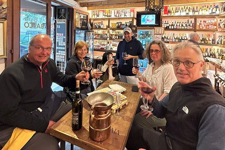 Food and wine walking tour in Verona, Italy, exploring local delicacies and hidden streets, photo 39 | wizardtrip