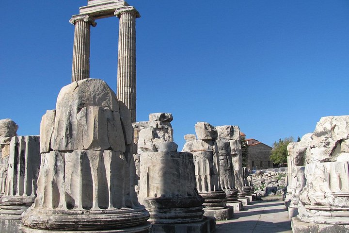 Explore ancient ruins and natural wonders on a historical tour of Perge, Aspendos, Side, and Manavgat Waterfall in Antalya, photo 11 | wizardtrip