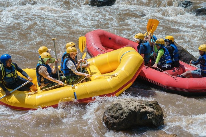 Wildwaterraftavontuur op de Ayung Rivier in Ubud, Bali, met weelderige groene omgeving en optionele watervalbezoeken, foto 7 | wizardtrip