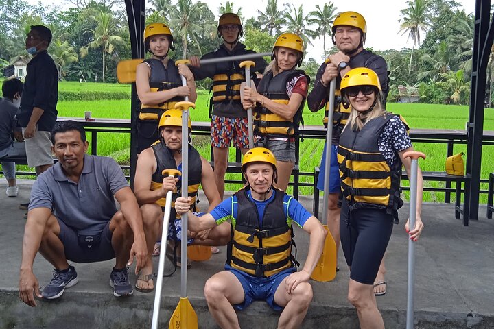 Wildwaterraftavontuur op de Ayung Rivier in Ubud, Bali, met weelderige groene omgeving en optionele watervalbezoeken, foto 17 | wizardtrip