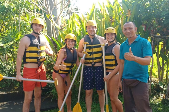 Wildwaterraftavontuur op de Ayung Rivier in Ubud, Bali, met weelderige groene omgeving en optionele watervalbezoeken, foto 19 | wizardtrip
