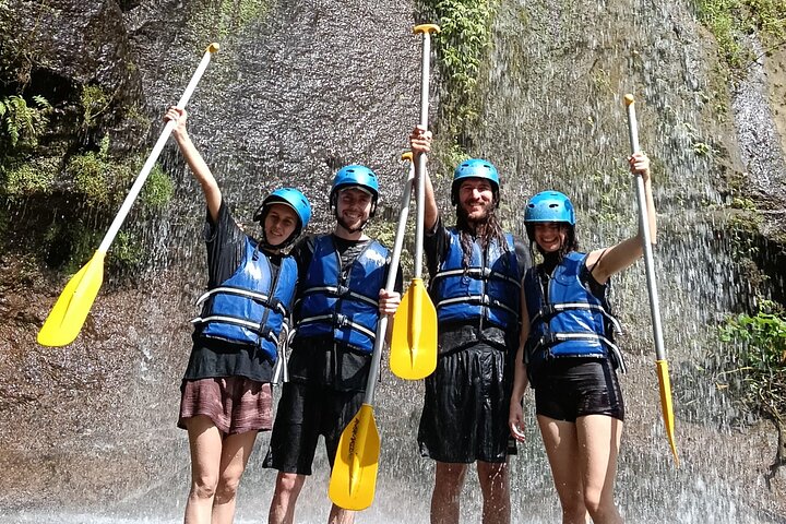 Wildwaterraftavontuur op de Ayung Rivier in Ubud, Bali, met weelderige groene omgeving en optionele watervalbezoeken, foto 28 | wizardtrip