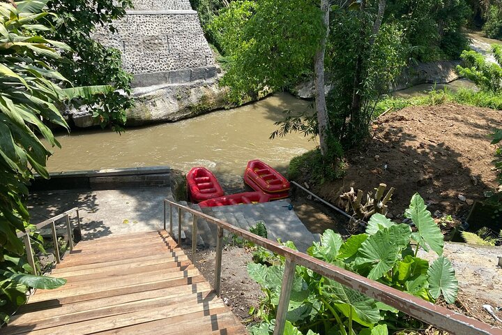 Wildwaterraftavontuur op de Ayung Rivier in Ubud, Bali, met weelderige groene omgeving en optionele watervalbezoeken, foto 31 | wizardtrip