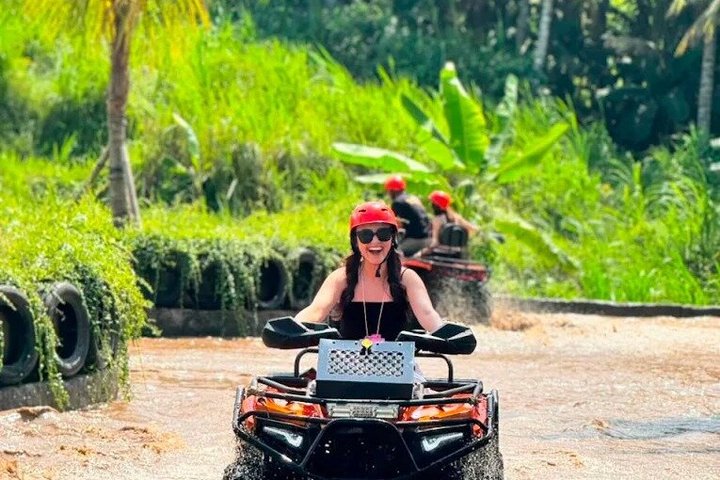 Wildwaterraftavontuur op de Ayung Rivier in Ubud, Bali, met weelderige groene omgeving en optionele watervalbezoeken, foto 33 | wizardtrip