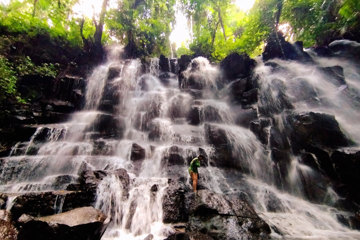 Wildwaterraftavontuur op de Ayung Rivier in Ubud, Bali, met weelderige groene omgeving en optionele watervalbezoeken, foto 36 | wizardtrip