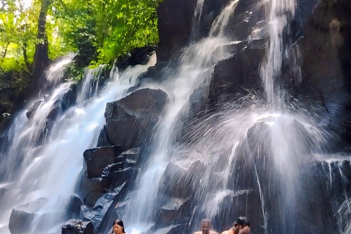 Wildwaterraftavontuur op de Ayung Rivier in Ubud, Bali, met weelderige groene omgeving en optionele watervalbezoeken, foto 37 | wizardtrip
