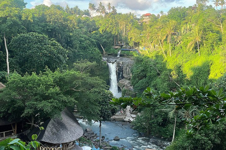 Wildwaterraftavontuur op de Ayung Rivier in Ubud, Bali, met weelderige groene omgeving en optionele watervalbezoeken, foto 38 | wizardtrip