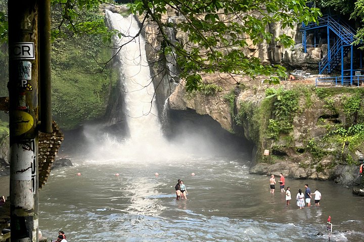 Wildwaterraftavontuur op de Ayung Rivier in Ubud, Bali, met weelderige groene omgeving en optionele watervalbezoeken, foto 39 | wizardtrip