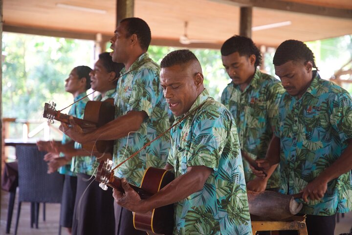 Upplev fijiansk kultur med traditionell dans, mat och ceremonier i Denarau, foto 7 | wizardtrip