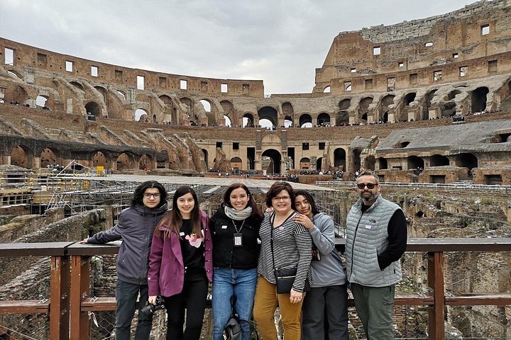Verken het Colosseum, Romeinse Forum en Palatijnse Heuvel tijdens een tour in kleine groep in Rome, foto 10 | wizardtrip