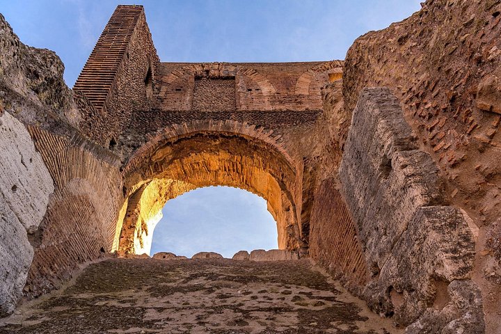 Verken het Colosseum, Romeinse Forum en Palatijnse Heuvel tijdens een tour in kleine groep in Rome, foto 18 | wizardtrip