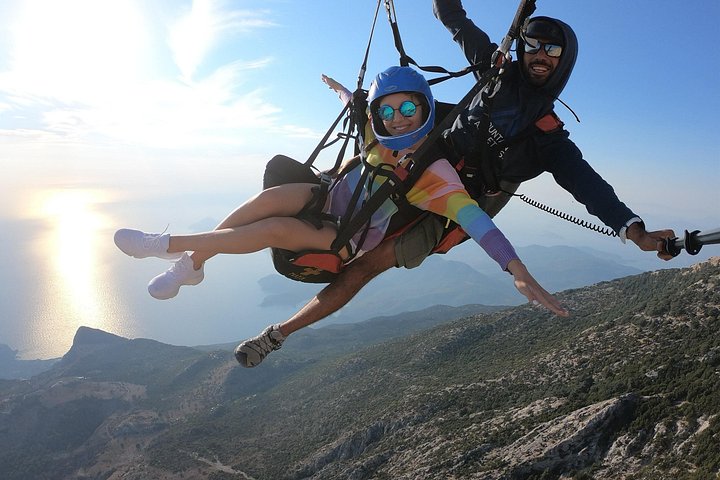 Découvrez le parapente en tandem au-dessus des magnifiques eaux turquoise et du littoral d'Ölüdeniz, en Turquie, photo 6 | wizardtrip