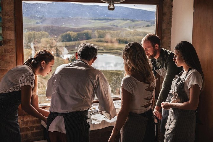 Praktisk toscansk madlavningskursus med udsigt over vinmarkerne og Brunello-vinsmagning i Siena, Italien, foto 13 | wizardtrip