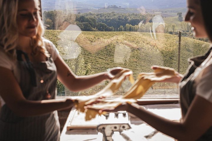Praktisk toscansk madlavningskursus med udsigt over vinmarkerne og Brunello-vinsmagning i Siena, Italien, foto 15 | wizardtrip