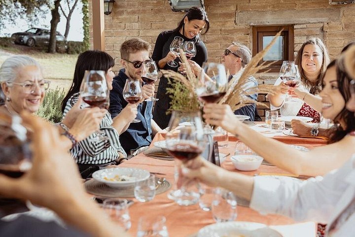 Praktisk toscansk madlavningskursus med udsigt over vinmarkerne og Brunello-vinsmagning i Siena, Italien, foto 17 | wizardtrip