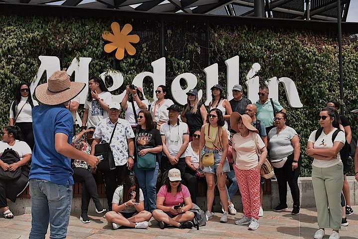 Entdecken Sie die lebendige Straßenkunst, ikonischen Sehenswürdigkeiten und atemberaubenden Stadtlandschaften von Medellín auf dieser umfassenden Tour, Foto 22 | wizardtrip