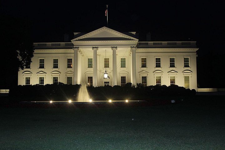 Privat nattur av opplyste Washington DC-monumenter, inkludert Lincoln Memorial og White House, foto 7 | wizardtrip