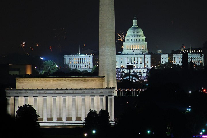 Privat nattur av opplyste Washington DC-monumenter, inkludert Lincoln Memorial og White House, foto 11 | wizardtrip