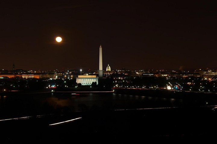 Privat nattur av opplyste Washington DC-monumenter, inkludert Lincoln Memorial og White House, foto 12 | wizardtrip