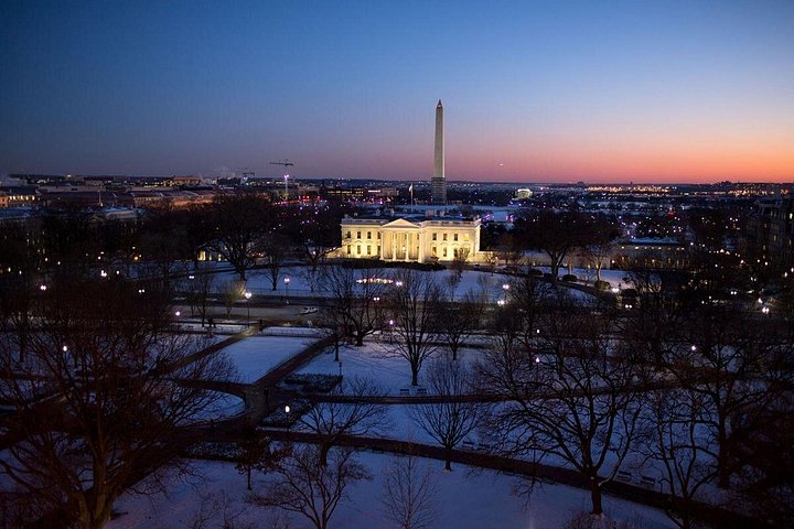 Privat nattur av opplyste Washington DC-monumenter, inkludert Lincoln Memorial og White House, foto 31 | wizardtrip