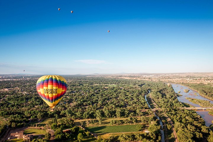 Heteluchtballonvaart bij zonsopgang boven de Rio Grande Valley van Albuquerque, foto 11 | wizardtrip