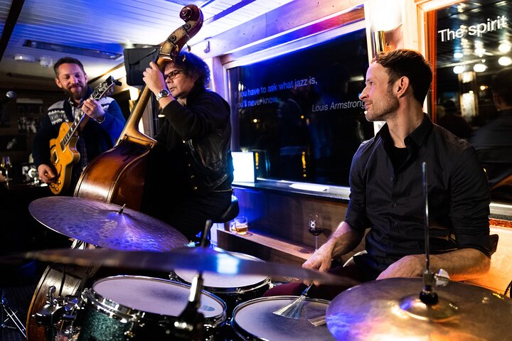 Live-Jazzmusik-Kreuzfahrt auf der Moldau in Prag, Foto 7 | wizardtrip