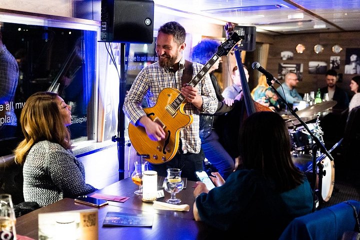 Live-Jazzmusik-Kreuzfahrt auf der Moldau in Prag, Foto 10 | wizardtrip