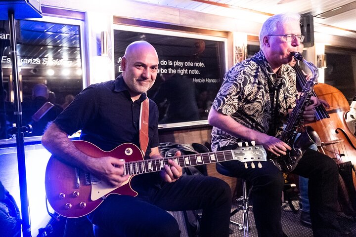 Live-Jazzmusik-Kreuzfahrt auf der Moldau in Prag, Foto 15 | wizardtrip