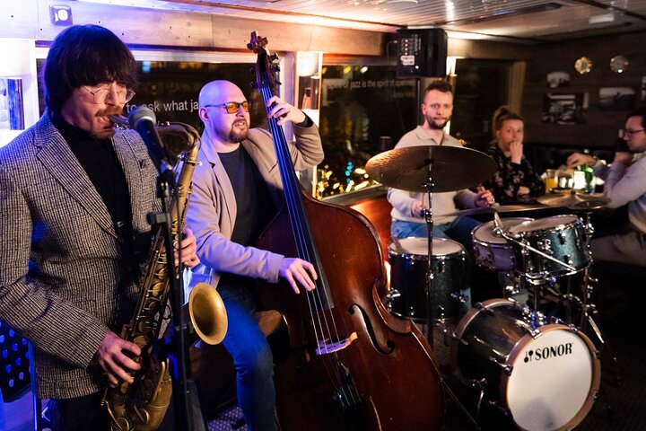 Live-Jazzmusik-Kreuzfahrt auf der Moldau in Prag, Foto 20 | wizardtrip