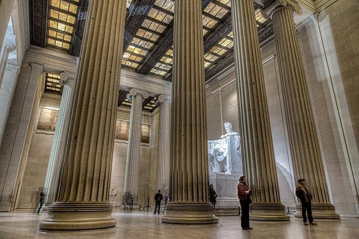 Night tour of Washington DC monuments, including the White House and Lincoln Memorial, with guided commentary, photo 17 | wizardtrip