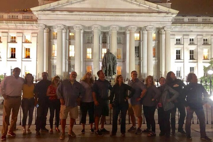 Night tour of Washington DC monuments, including the White House and Lincoln Memorial, with guided commentary, photo 19 | wizardtrip